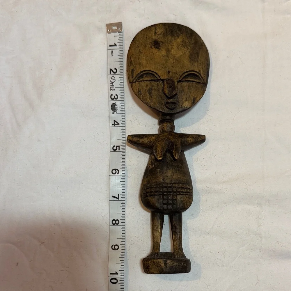 Rustic Brown Tribal wooden Art Sculpture from Ghana - Picture 5 of 8